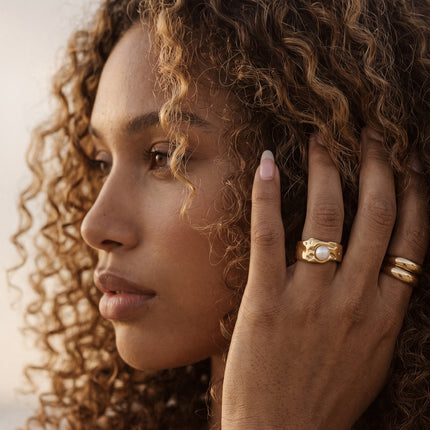 Sol Pearl Gold Ring